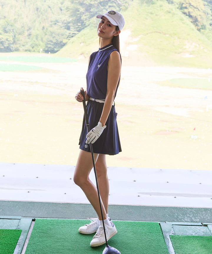 NO-SLEEVE MOCK-NECK